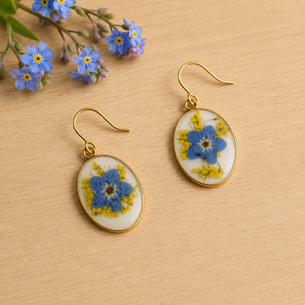 Forget-me-not white oval earrings in 18K gold