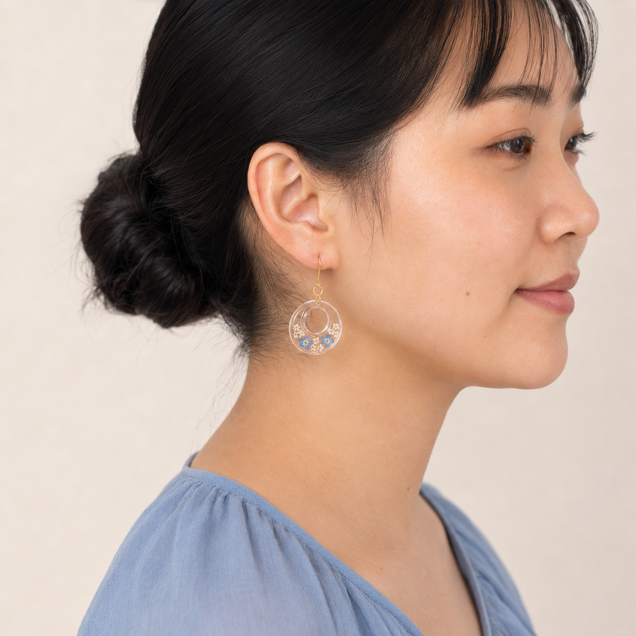 Forget-me-not open circle earrings in 18K gold