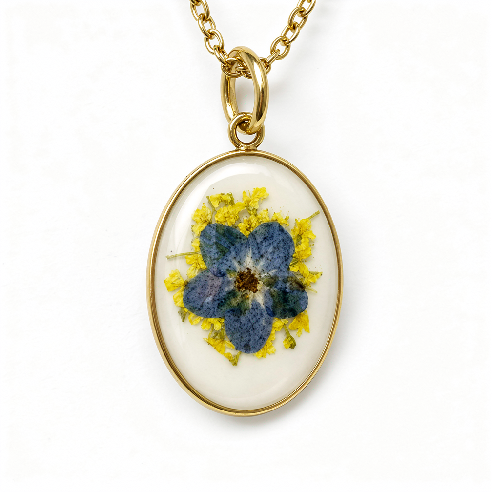 Forget-me-not oval necklace in 18k gold