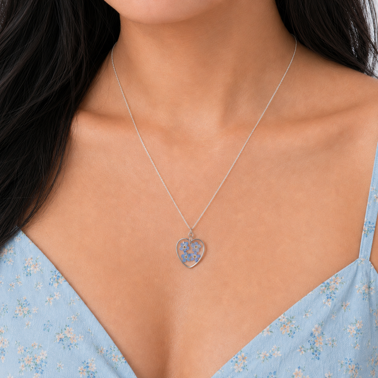 Forget-me-not heart necklace in silver